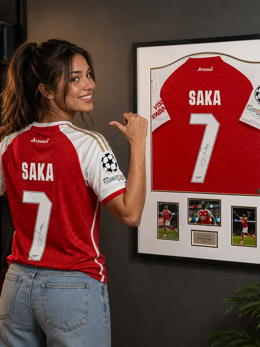 authentically-signed-bakayo-saka-signed-jersey-with-model
