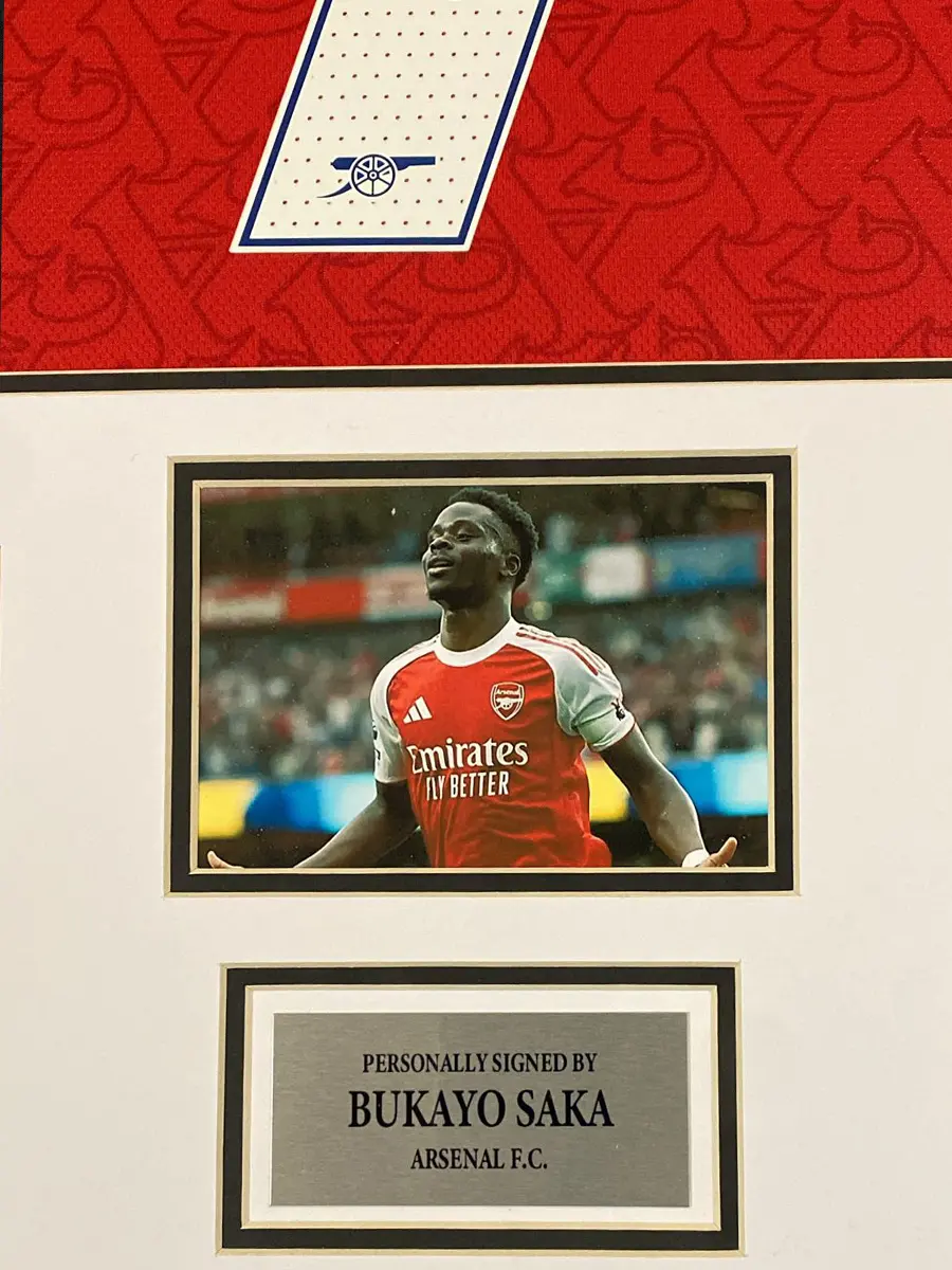 authentically-signed-bakayo-saka-signed-plaque authentically-signed-bakayo-saka-signed-plaque